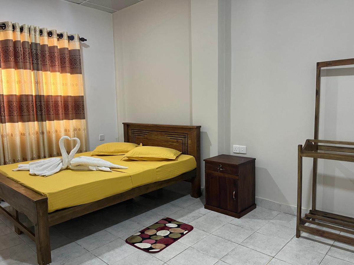 The Lake Round Guest House Kandy Eksteriør billede