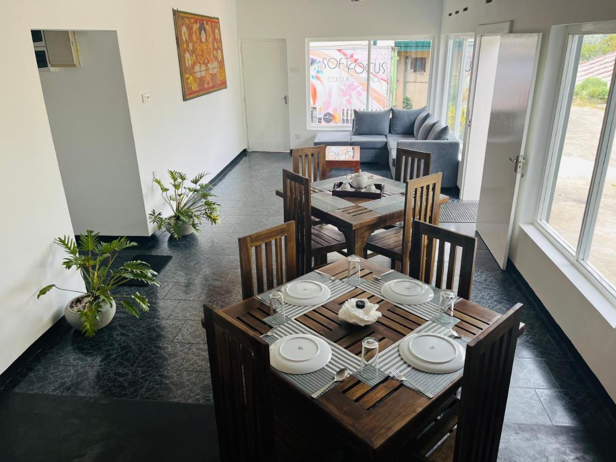 The Lake Round Guest House Kandy Eksteriør billede