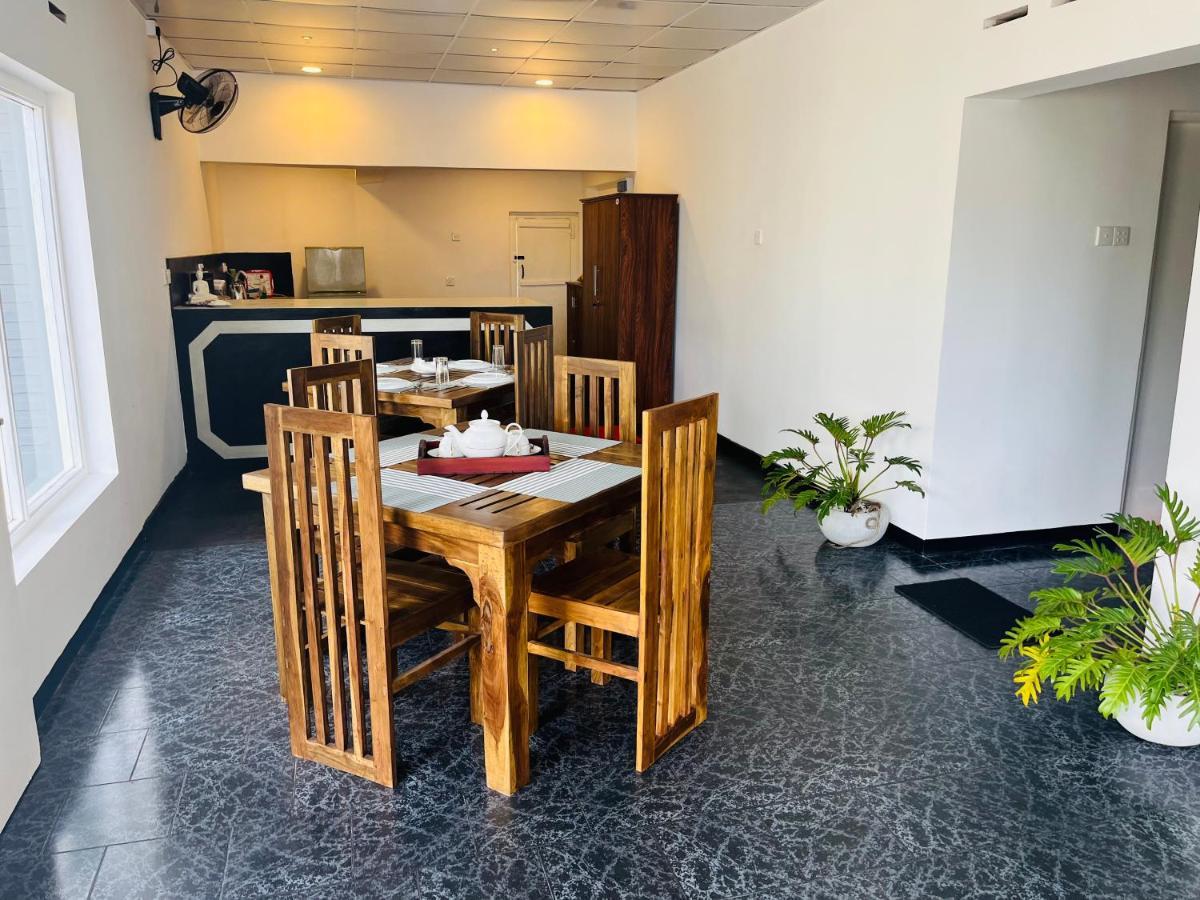 The Lake Round Guest House Kandy Eksteriør billede