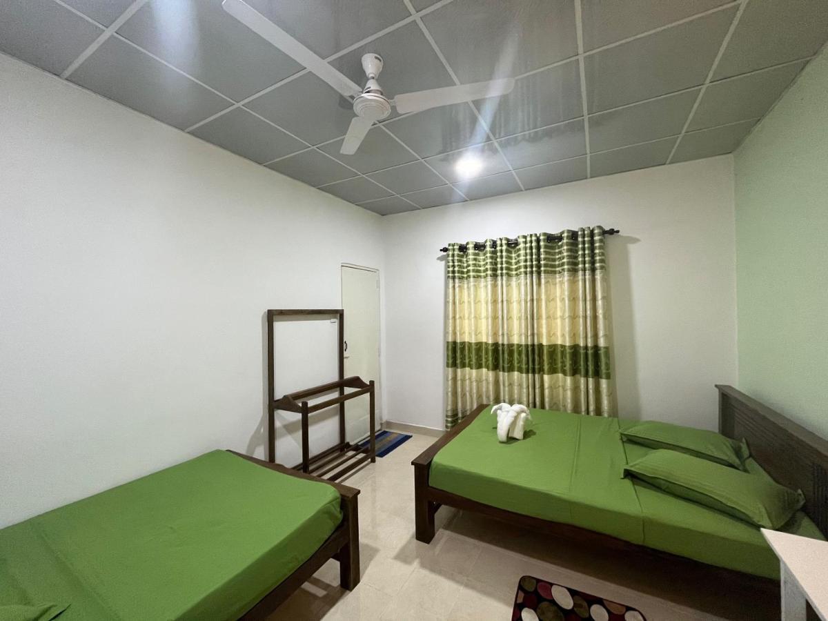 The Lake Round Guest House Kandy Eksteriør billede