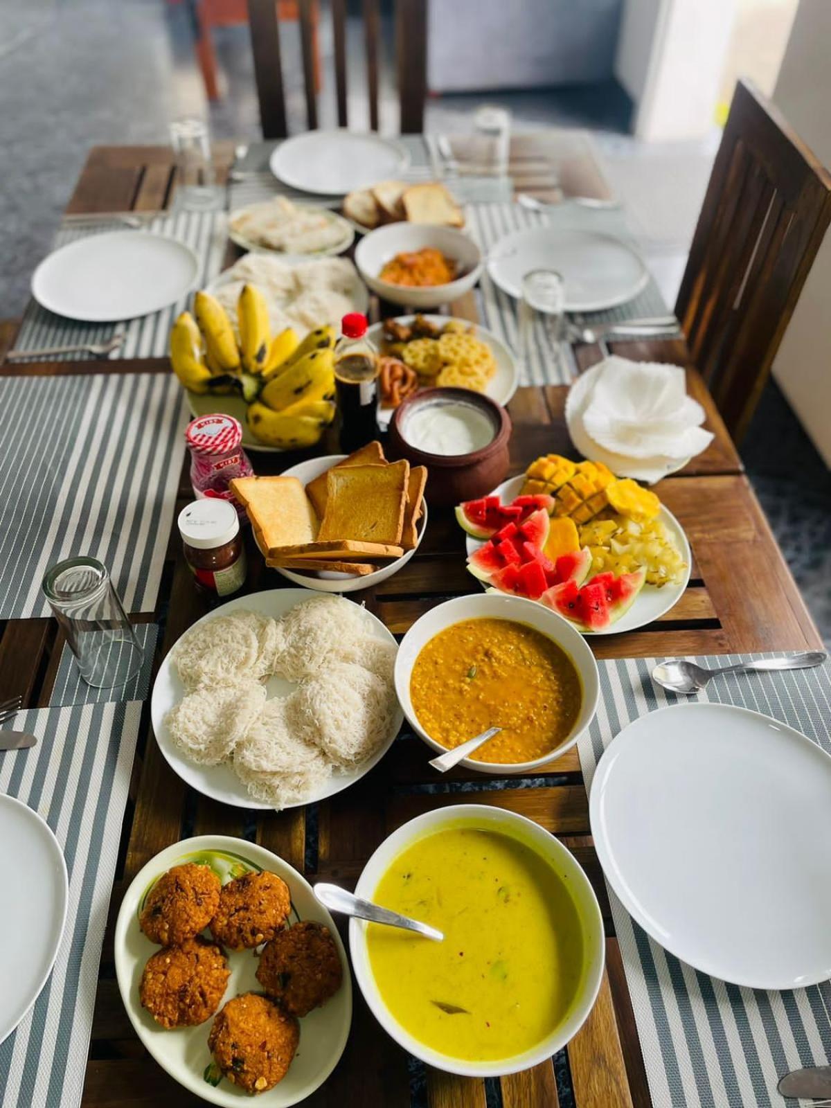 The Lake Round Guest House Kandy Eksteriør billede