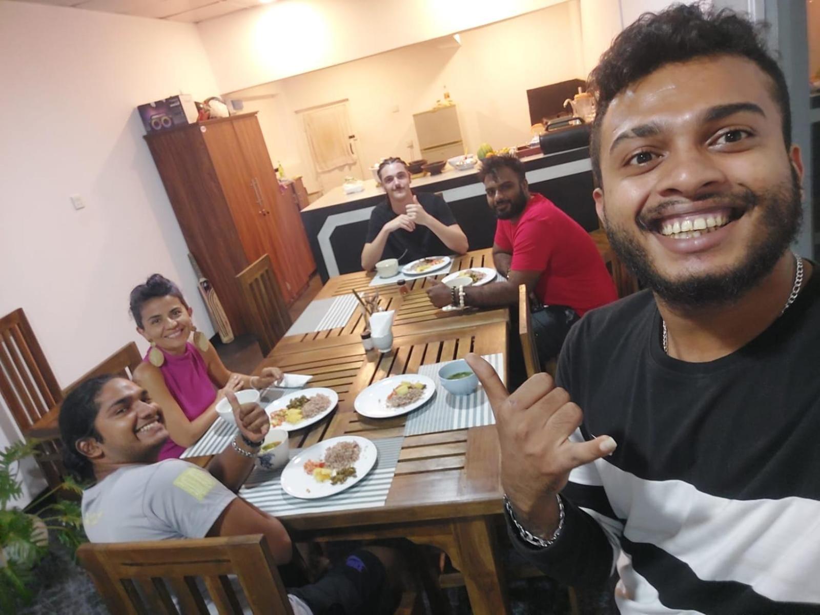 The Lake Round Guest House Kandy Eksteriør billede